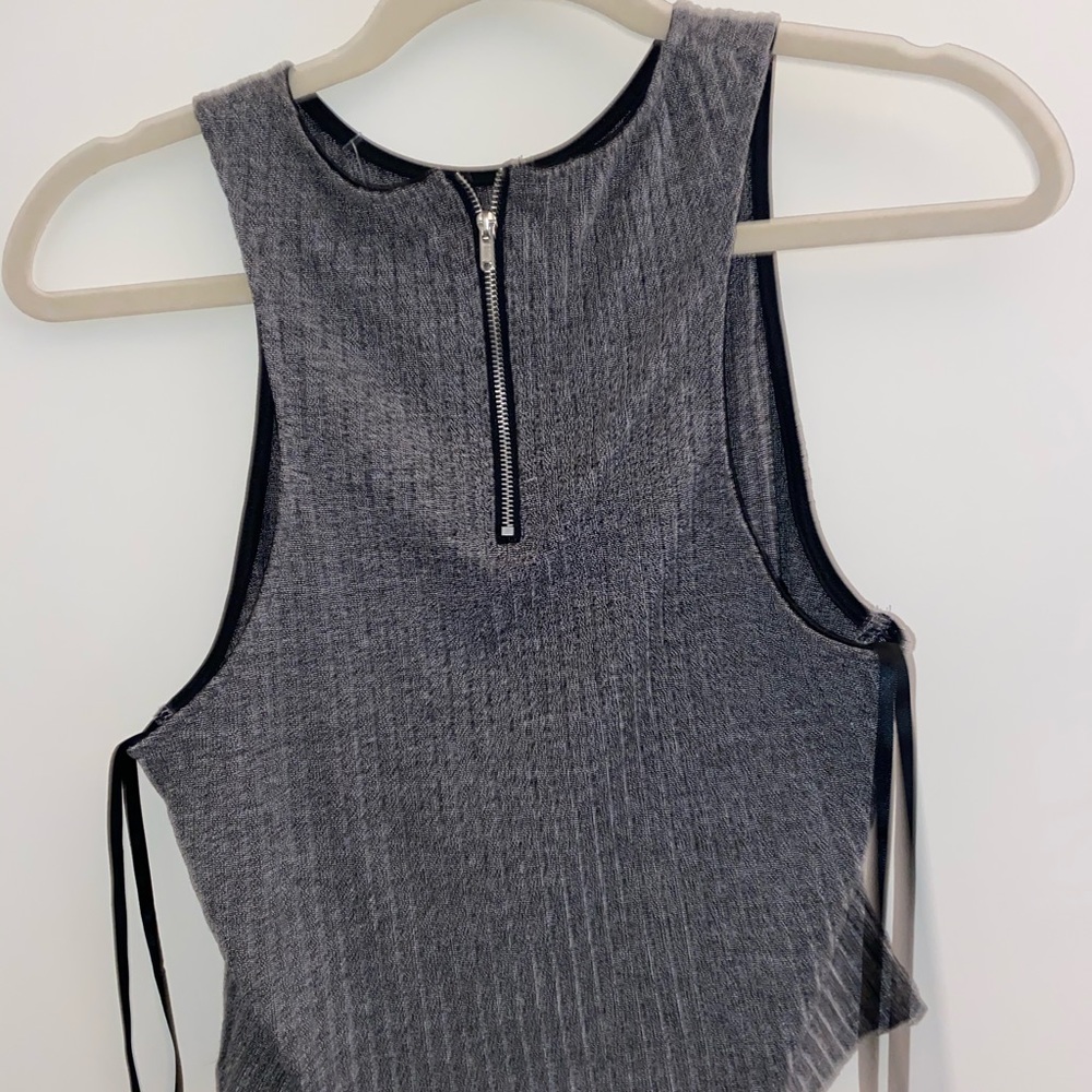 Grey Razor Back Top L - Picture 2 of 3